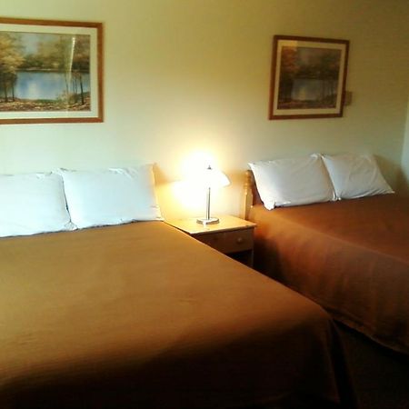 Shady Oaks Motel Roseburg Room photo